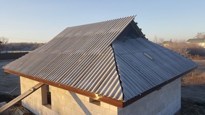 шиферная крыша на доме в Новой Каховке